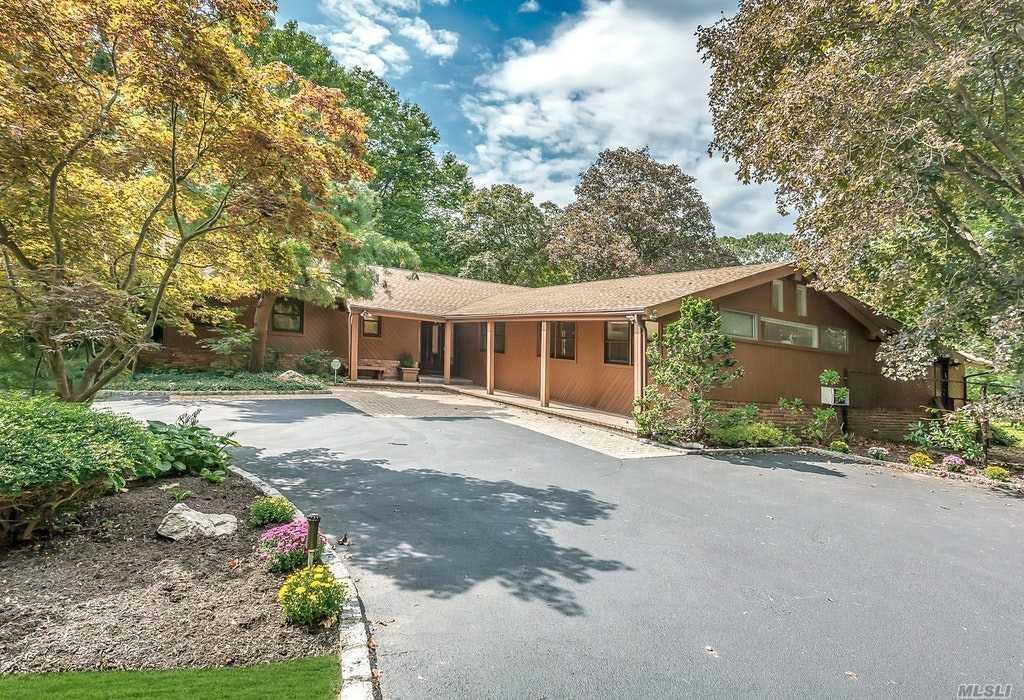 211 Pidgeon Hill S. Huntington S. Huntington NY 11746