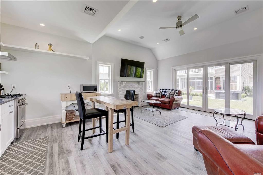 16 Assups Neck Ln Quogue Quogue NY 11959