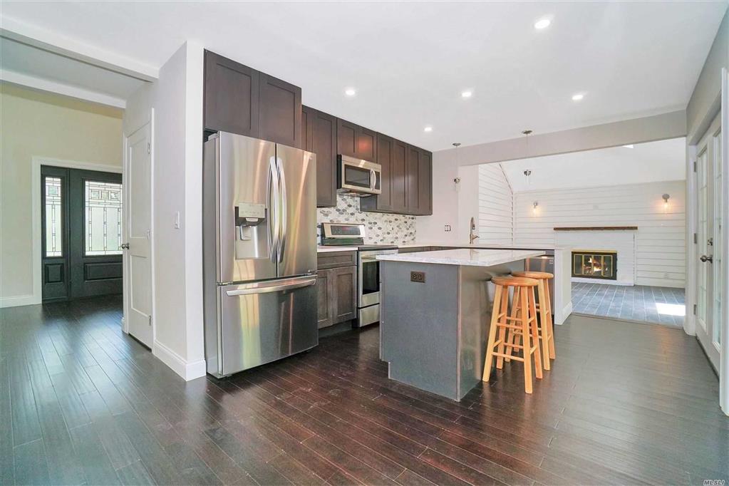 15 Jefferson St Lake Grove Lake Grove NY 11755