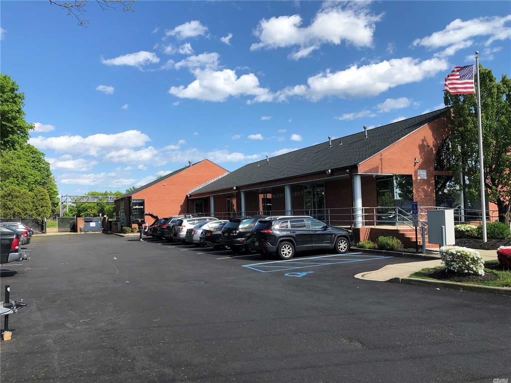 160 Howells Rd Bay Shore Bay Shore NY 11706