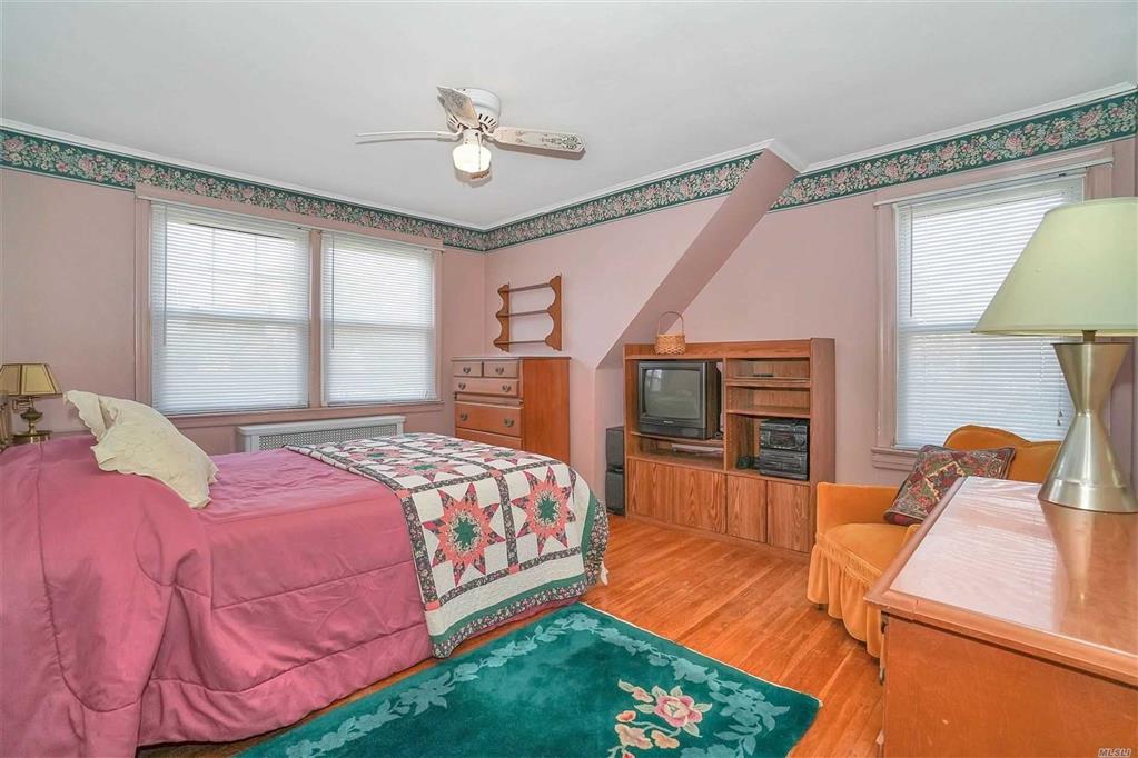 6 Rhodes St New Hyde Park New Hyde Park NY 11040