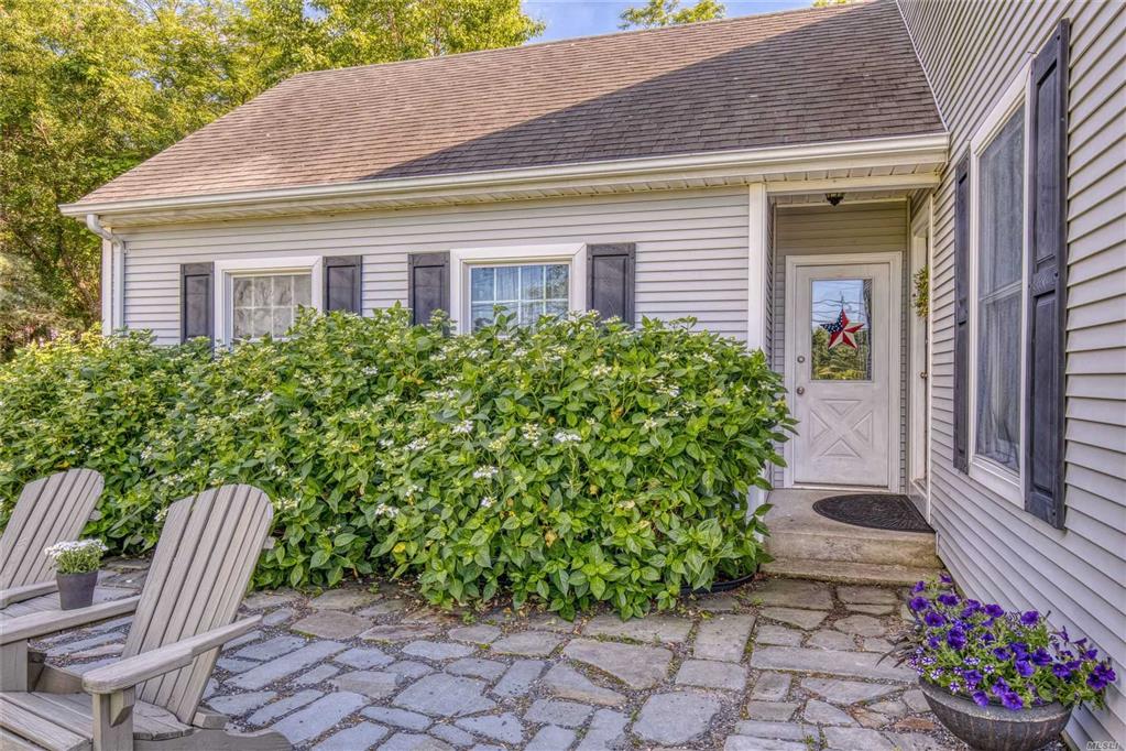 98 Clancy Rd Manorville Manorville NY 11949