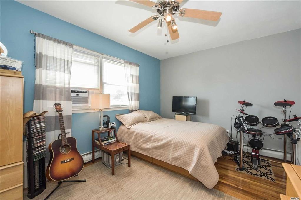 1 Berkeley Pl Massapequa Massapequa NY 11758