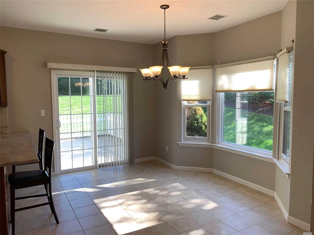 1 Newcastle Ct Riverhead Riverhead NY 11901
