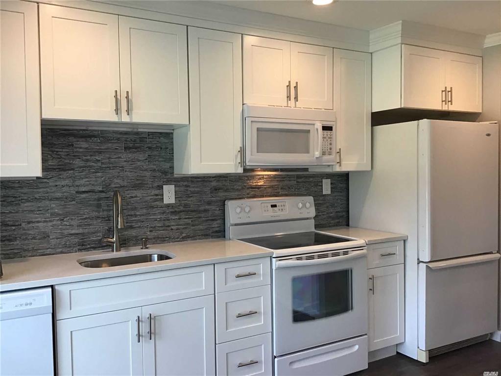 427 B Aylesbury Ct Ridge Ridge NY 11961