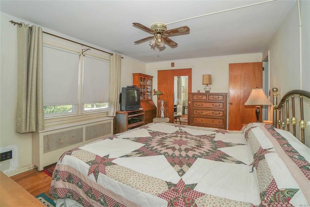 6 Rhodes St New Hyde Park New Hyde Park NY 11040