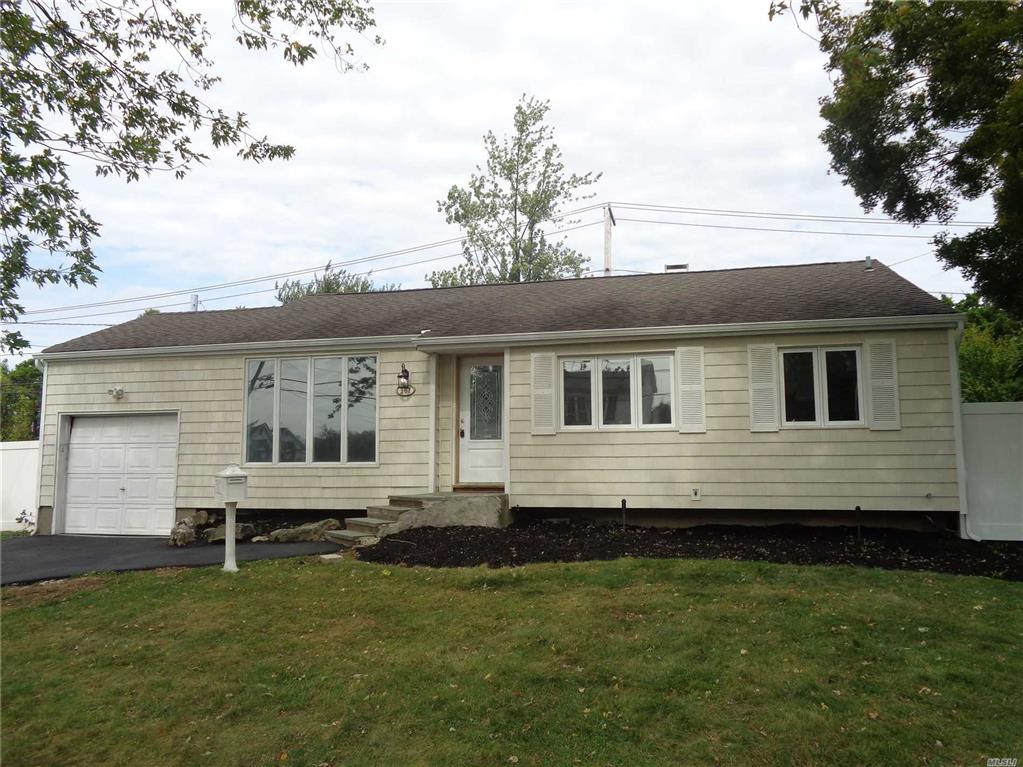 107 Thomas St Brentwood Brentwood NY 11717